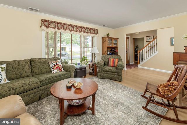 16 BENTLY DR, Sewell, NJ 08080