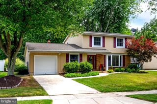 16 BENTLY DR, Sewell, NJ 08080