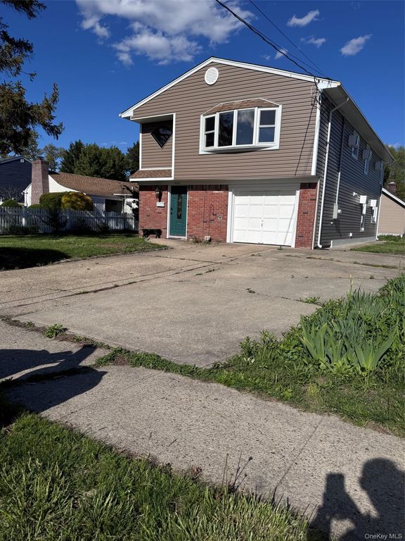 405 Massapequa Avenue, Massapequa, NY 11758