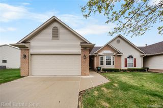 367 N Oak Drive, Commerce Charter Township, MI 48390