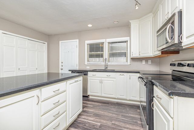 706 Greenhill Lane, Grand Prairie, TX 75052