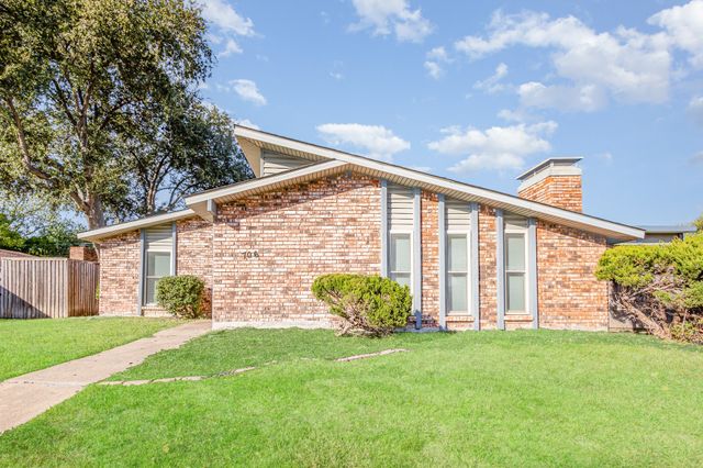 706 Greenhill Lane, Grand Prairie, TX 75052