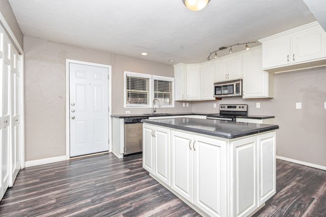 706 Greenhill Lane, Grand Prairie, TX 75052