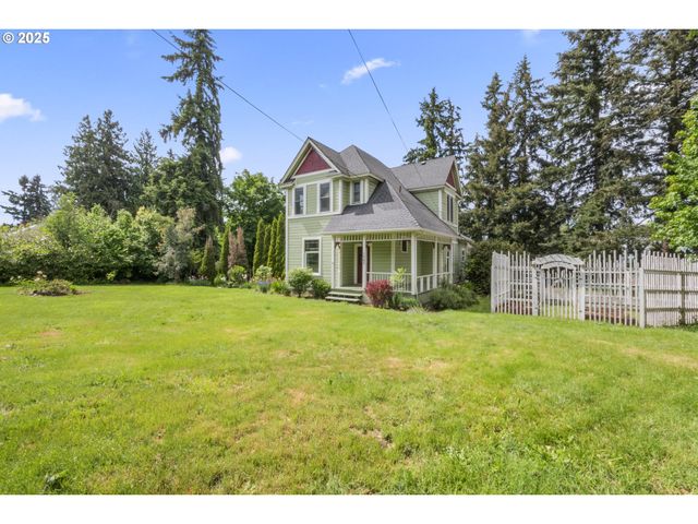 1067 OAK St, Silverton, OR 97381