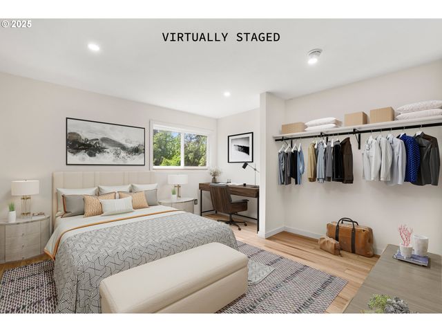 1067 OAK St, Silverton, OR 97381