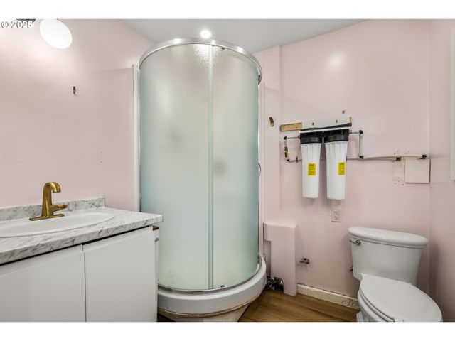 1067 OAK St, Silverton, OR 97381