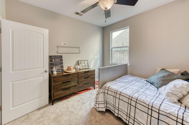 3076 Portals Avenue, Clovis, CA 93619