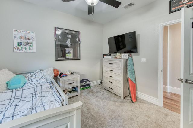 3076 Portals Avenue, Clovis, CA 93619