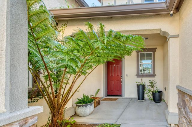 3076 Portals Avenue, Clovis, CA 93619