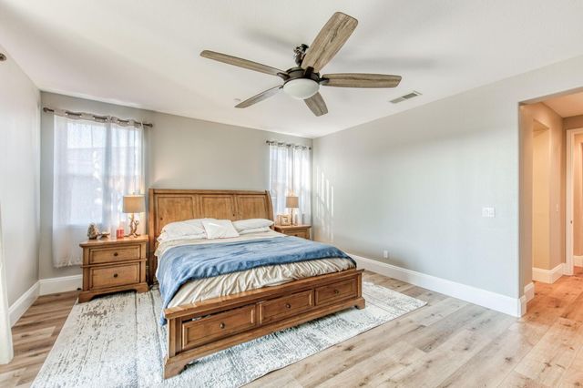 3076 Portals Avenue, Clovis, CA 93619