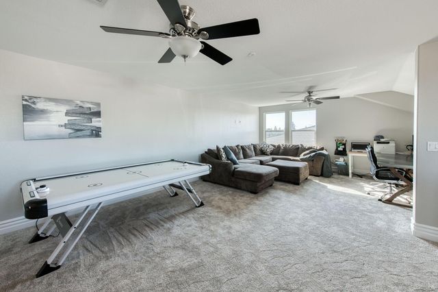 3076 Portals Avenue, Clovis, CA 93619