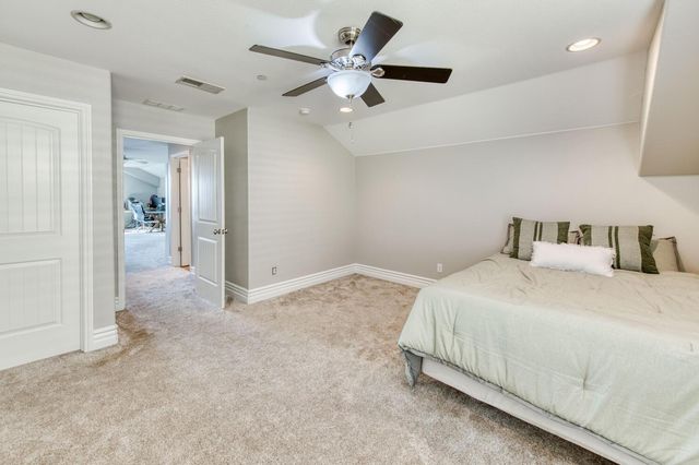 3076 Portals Avenue, Clovis, CA 93619