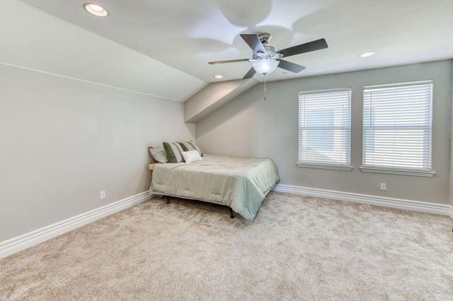 3076 Portals Avenue, Clovis, CA 93619