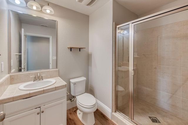 3076 Portals Avenue, Clovis, CA 93619