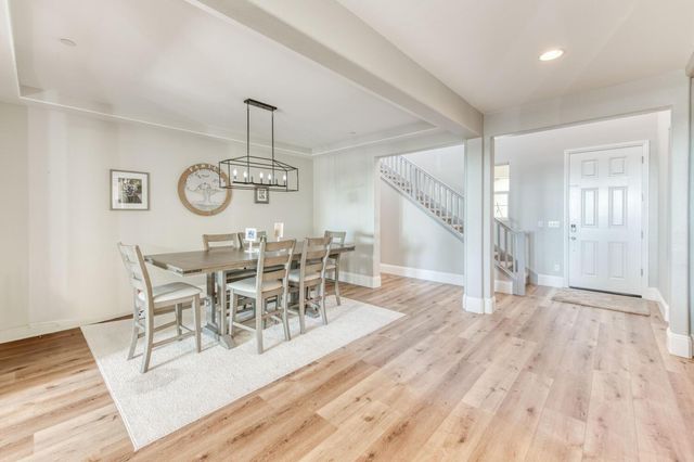 3076 Portals Avenue, Clovis, CA 93619