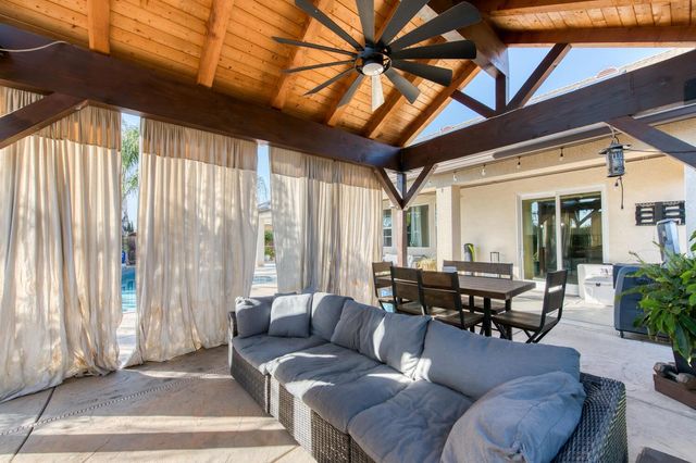 3076 Portals Avenue, Clovis, CA 93619