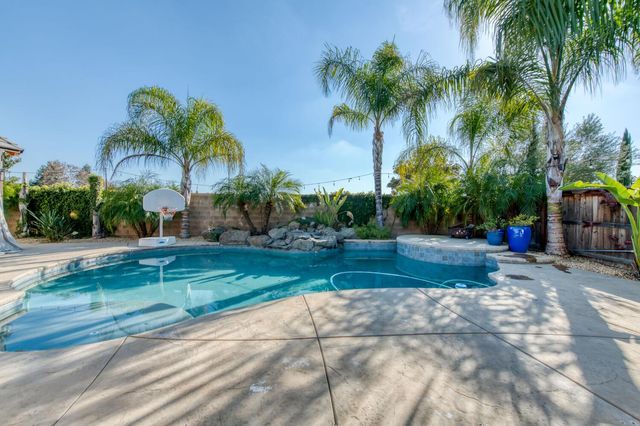 3076 Portals Avenue, Clovis, CA 93619