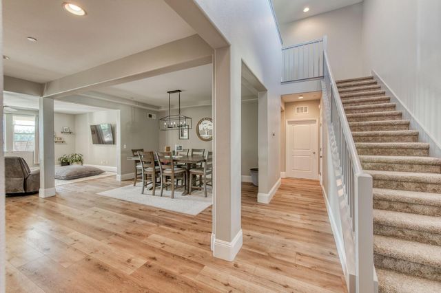 3076 Portals Avenue, Clovis, CA 93619