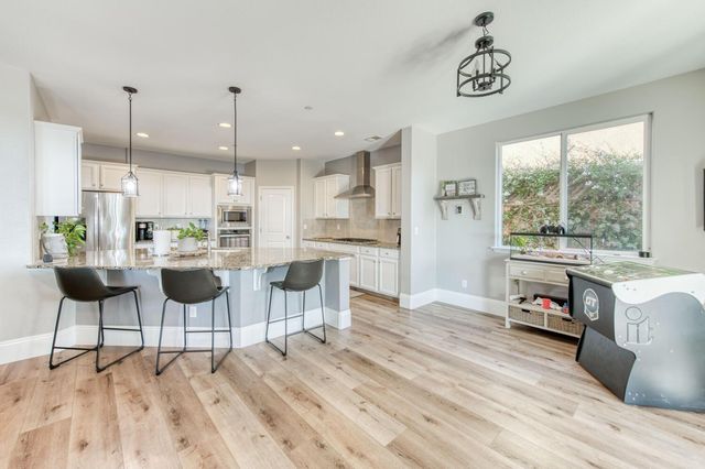 3076 Portals Avenue, Clovis, CA 93619