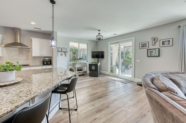 3076 Portals Avenue, Clovis, CA 93619