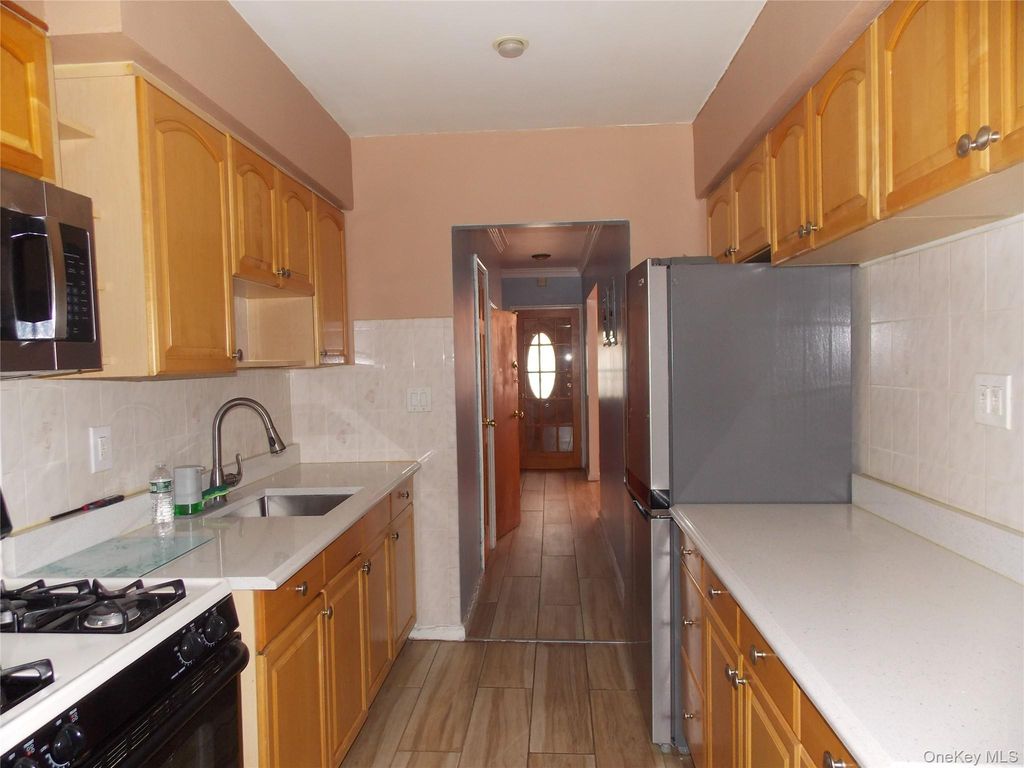 2927 Throop Avenue, Bronx, NY 10469