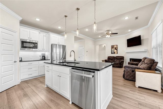 1911 Finnegan Street, Bentonville, AR 72713