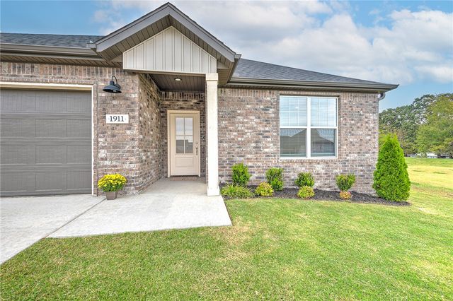 1911 Finnegan Street, Bentonville, AR 72713