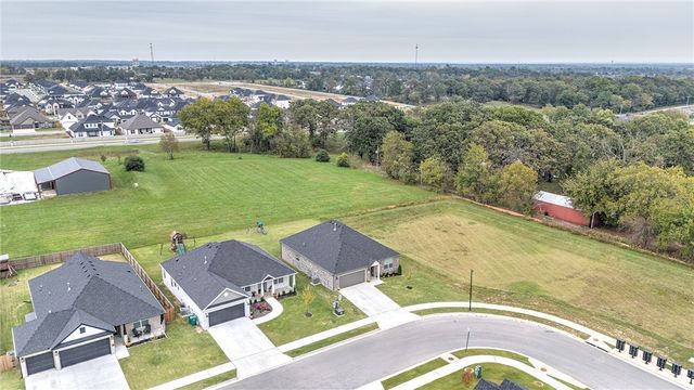 1911 Finnegan Street, Bentonville, AR 72713