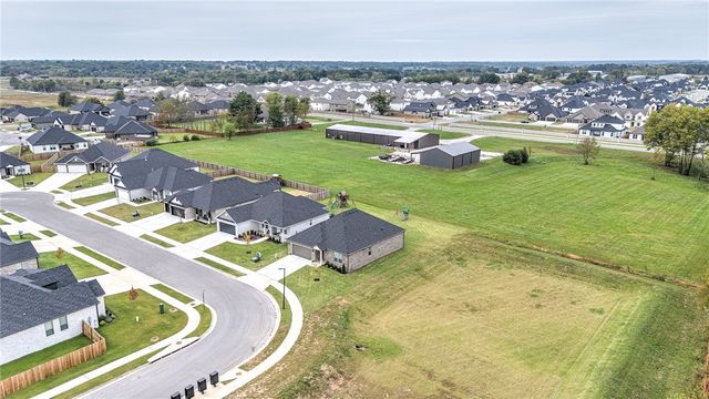 1911 Finnegan Street, Bentonville, AR 72713