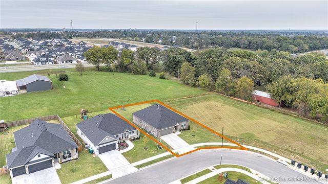 1911 Finnegan Street, Bentonville, AR 72713