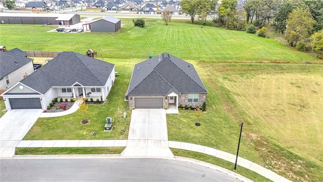 1911 Finnegan Street, Bentonville, AR 72713