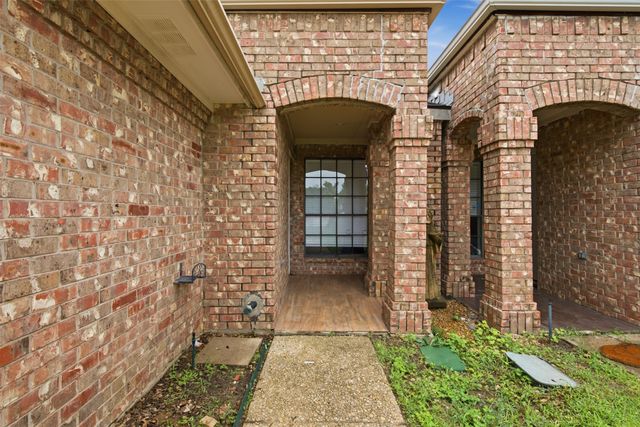 3636 Country Club Drive W, Irving, TX 75038