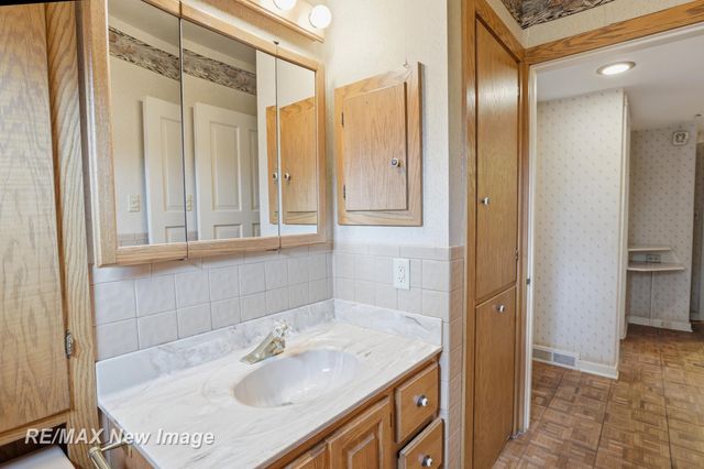 4077 Brockway Road, Saginaw Twp, MI 48638