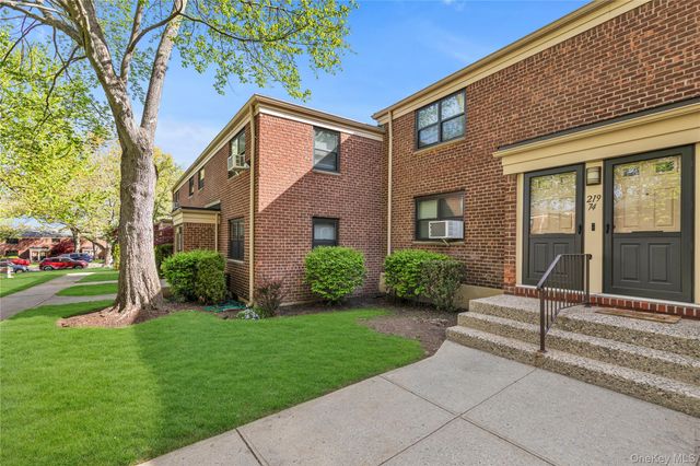 21974 75th Avenue 224B2, Oakland Gardens, NY 11364