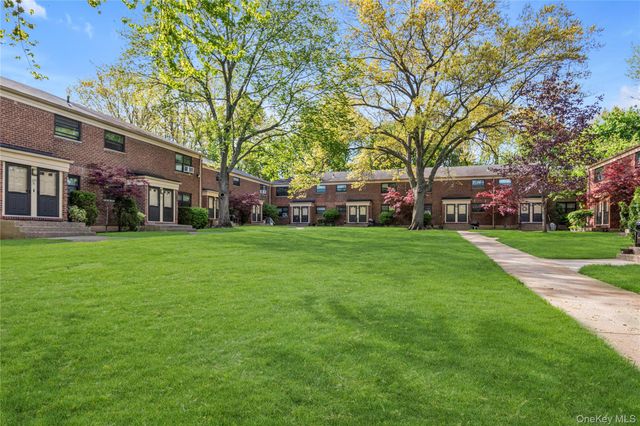 21974 75th Avenue 224B2, Oakland Gardens, NY 11364