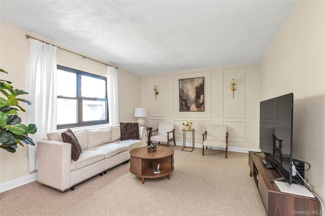 21974 75th Avenue 224B2, Oakland Gardens, NY 11364