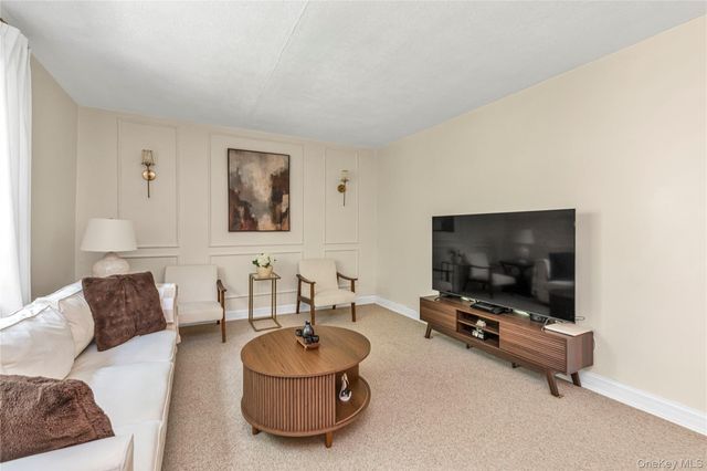 21974 75th Avenue 224B2, Oakland Gardens, NY 11364