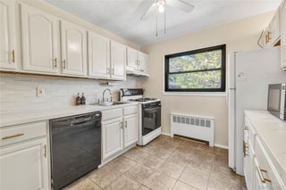 21974 75th Avenue 224B2, Oakland Gardens, NY 11364