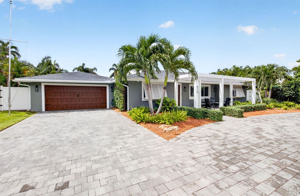 916 SW 36TH Court, Boynton Beach, FL 33435