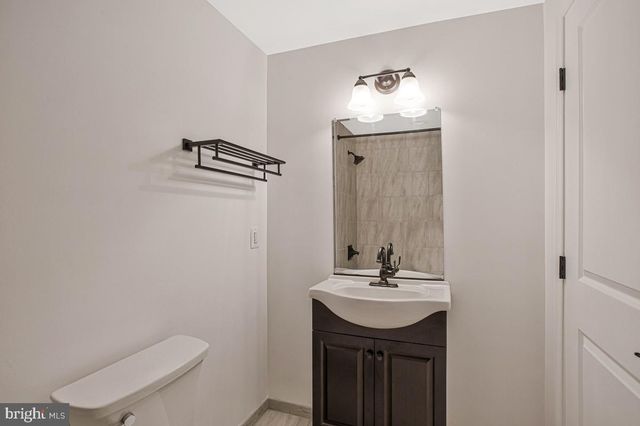 2701 KELNER DR, Landover, MD 20785