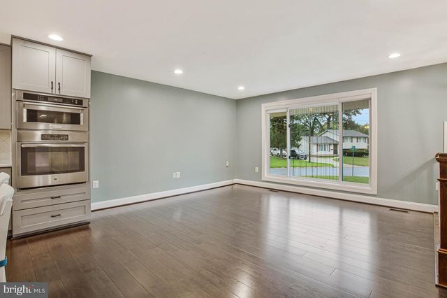 2701 KELNER DR, Landover, MD 20785
