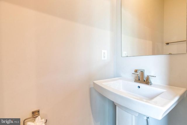 228 S NEWKIRK ST, Baltimore, MD 21224