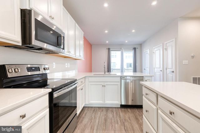 228 S NEWKIRK ST, Baltimore, MD 21224