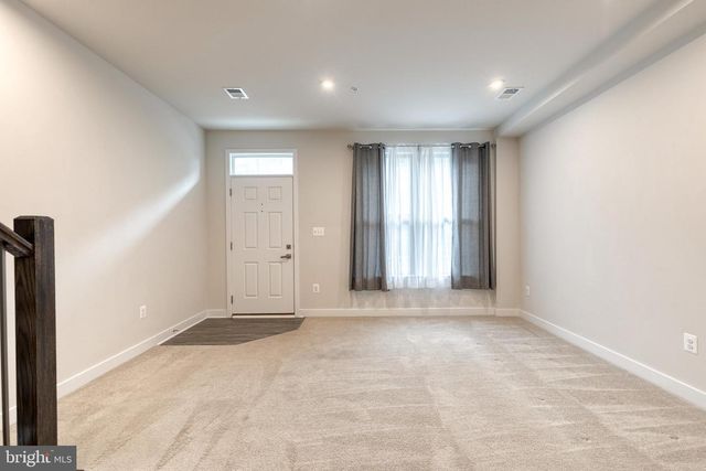 228 S NEWKIRK ST, Baltimore, MD 21224