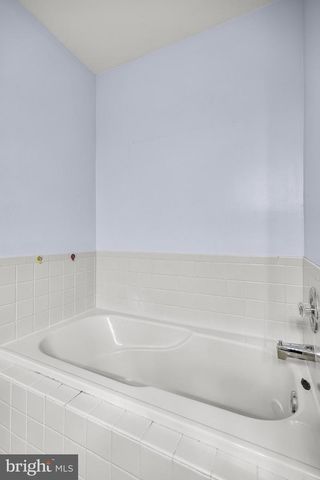 60 KETTLEBROOK DR, Mount Laurel, NJ 08054