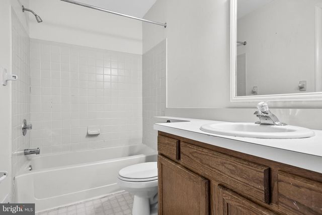 60 KETTLEBROOK DR, Mount Laurel, NJ 08054