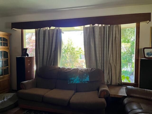 87 Manzanita Avenue, Redway, CA 95560