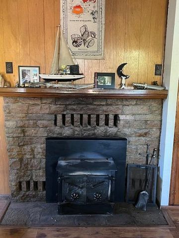 87 Manzanita Avenue, Redway, CA 95560