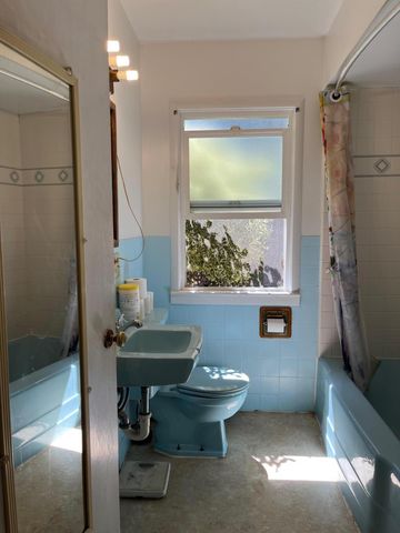 87 Manzanita Avenue, Redway, CA 95560