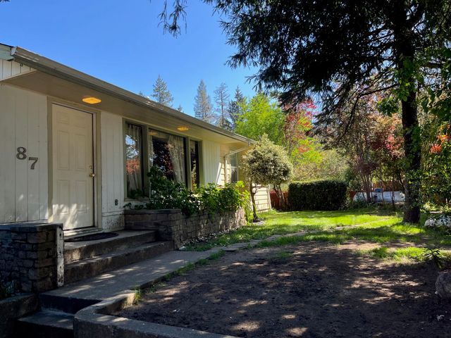 87 Manzanita Avenue, Redway, CA 95560